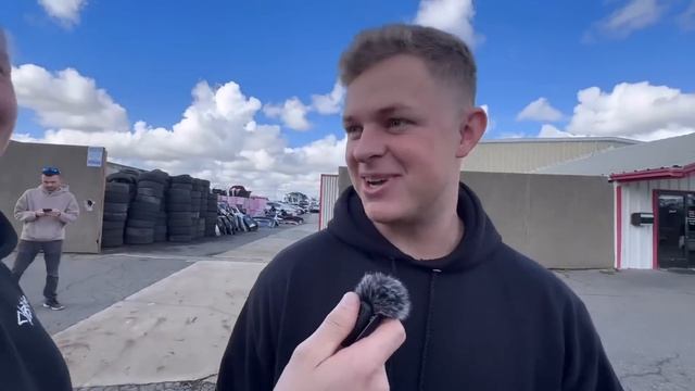 Can the CyberTruck “Tug-a-war”? смотреть онлайн