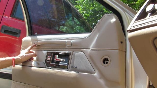 The Trick To Removing a Door Panel on a Lincoln Town Car смотреть онлайн