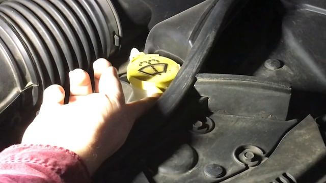 How to Top off Washer Fluid in a Jeep Grand Cherokee (WK2) смотреть онлайн