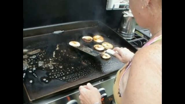 Aunt Jemima apple pancakes chefgirledie смотреть онлайн