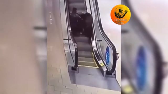 Пьяные подруги и эскалатор / Drunk girlfriends and escalator 2021 смотреть онлайн