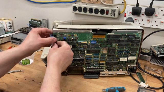 Compaq 286 Luggable , teardown and repair part 1 Dallas Rtc . Dos 5.0 Windows 3.0 ega смотреть онлайн