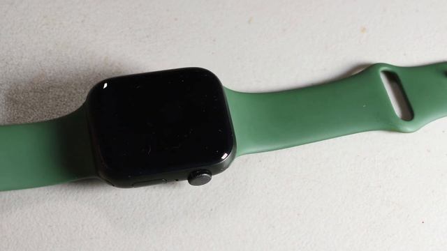 Apple watch series 7 in green close up look смотреть онлайн