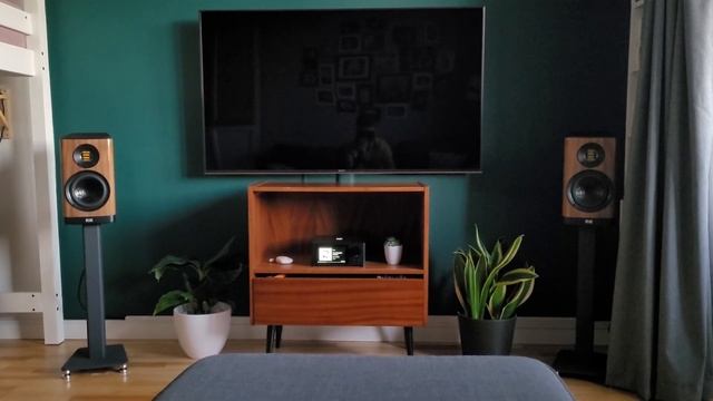 NAD C 700 & ELAC Vela VBS403 - sound test1. Music @MEUTE смотреть онлайн