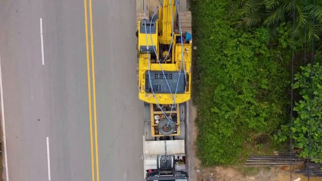 Truck Tangguh Lintas Kalimantan, FAW JH6 550HP, Mobilisasi Excavator смотреть онлайн