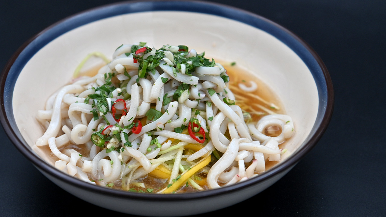 Тайский салат с кальмаром смотреть онлайн