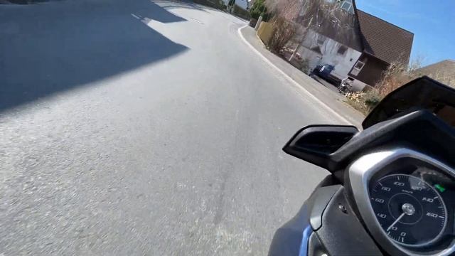 Yamaha X-MAX 300 | HA-Hohenlimburg / Lennegebirge | iPhone 12 / 4K 60fps / UWW | RAW Onboard смотреть онлайн