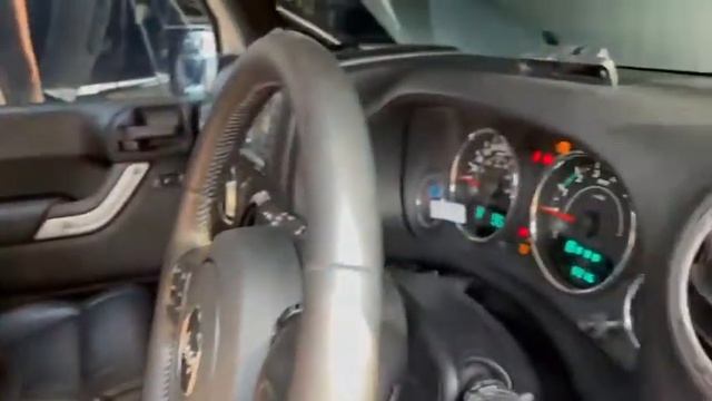 Abs,rem tangan,tracktion nyala pada jeep JK смотреть онлайн