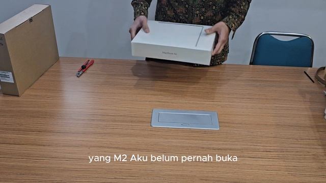 Unboxing Macbook Air M1 & M2 Sekaligus смотреть онлайн