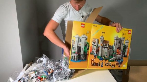 Lego 10305 - Zamek rycerzy herbu lew - opening