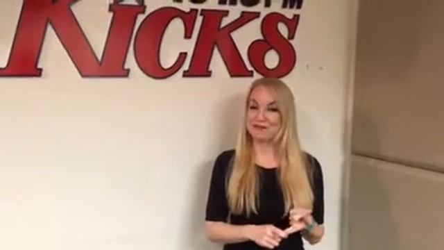 Ali Mac - 3 Things **Twitter Edition** смотреть онлайн