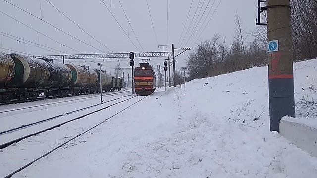 ЧС4Т-275 следует к поезду №340 Новороссийск - Нижний Новгород с приветливой бригадой смотреть онлайн