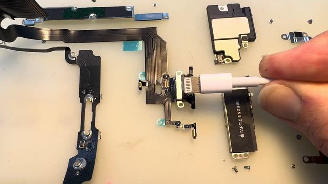 Apple iPhone X - Faulty Lightning Charging Port смотреть онлайн