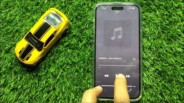 iPhone 15 / Plus / Pro Open/Close The Playlist In Apple Music Player смотреть онлайн