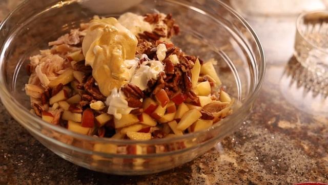 HMC Med Kitchen | S2E8: Creamy Chicken Salad with Apples & Raisins смотреть онлайн
