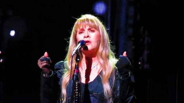 Stevie's dedication and Landslide Fleetwood Mac Pittsburgh 11/1/2018 смотреть онлайн
