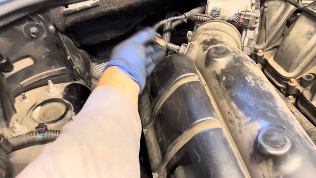 Replacing The PCV Valve On A Jeep Grand Cherokee 3.6l Engine смотреть онлайн