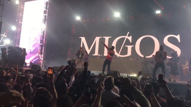 Migos w/ Gucci Mane - I Get The Bag live at Rolling Loud смотреть онлайн
