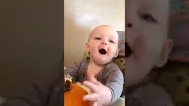 She is trying so hard to say apple! смотреть онлайн