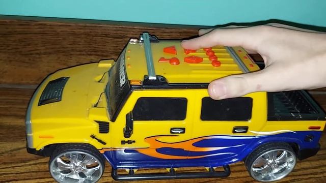 Toy State Road Rippers 2007 Top Tune Come Back Hummer H2 SUT (yellow and blue with flame) (RARE) смотреть онлайн