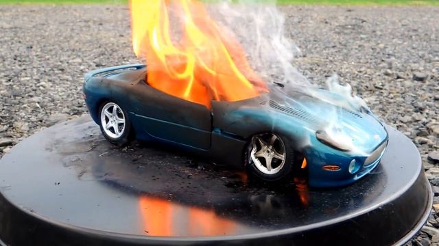 Burning my Jaguar XK 180 - The Car is on Fire - Just a Toy Model Car Burnout смотреть онлайн