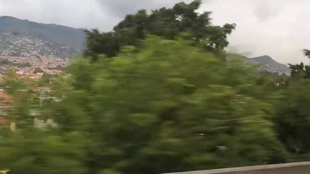 View from a train in Medellin (from Universidad station to Hospital staton) смотреть онлайн
