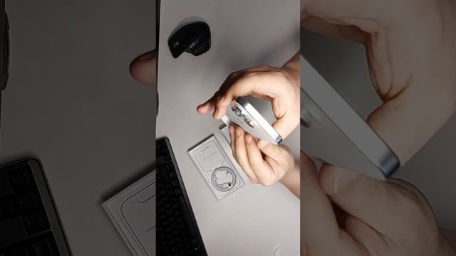 iPhone 15 Pro Unboxing Titanium White смотреть онлайн