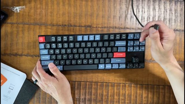 Keychron K8 Pro QMK/VIA Wireless Mechanical Keyboard смотреть онлайн