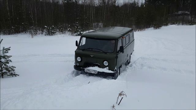 Испытание УАЗ Буханка и Нива в глубоком снегу. смотреть онлайн