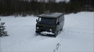 Испытание УАЗ Буханка и Нива в глубоком снегу.
