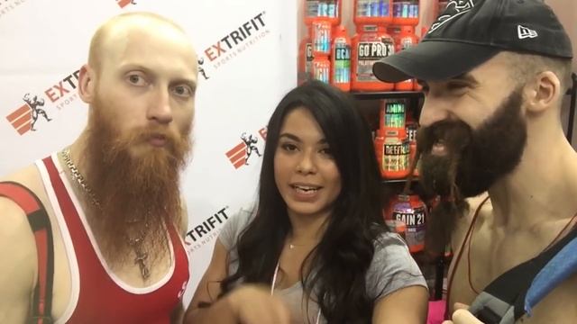 Два PRO спортсмена на стенде EXtrifit смотреть онлайн