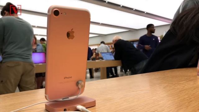 Revealed: The iPhone Contacts List Could Be at Risk to Hackers смотреть онлайн