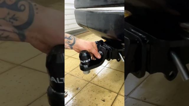 Фаркоп Toyota Land Cruiser 300 смотреть онлайн