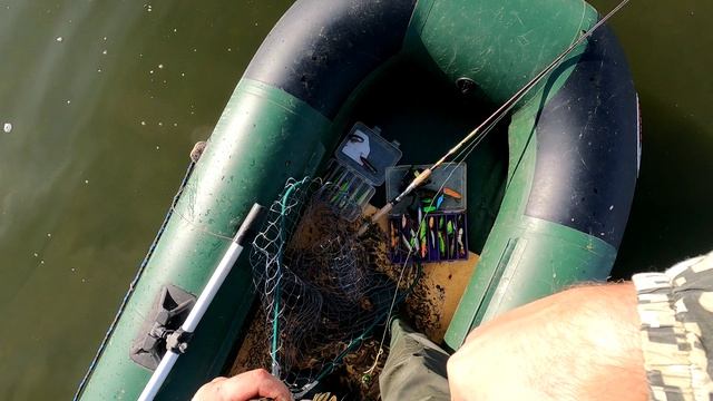 Ловля щуки летом. Рыбалка на спиннинг на озере. смотреть онлайн