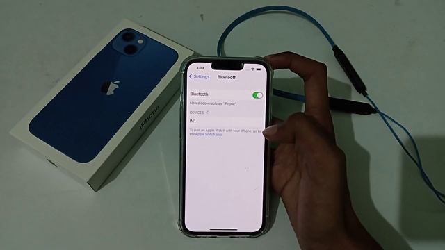 how to connect Bluetooth earphone in iPhone 13 | IPhone display setting kaise karen смотреть онлайн