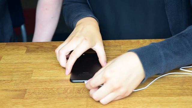 iPhone 7 Unboxing – Apple iPhone 7 in Black First Impressions смотреть онлайн