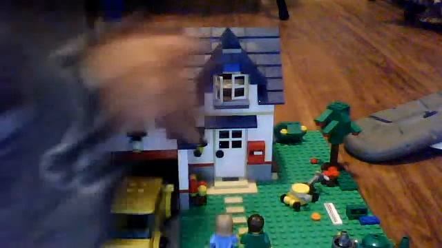 LEGO Createor Apple Tree House смотреть онлайн