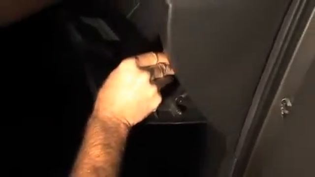 How to Cabin Air Filter Installation, 2006 Pontiac Vibe смотреть онлайн