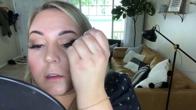 Eyeshadow Tutorial смотреть онлайн