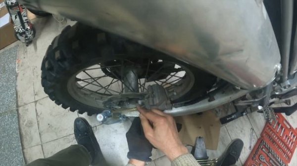 Как менять тормозуху на Yamaha WR250R