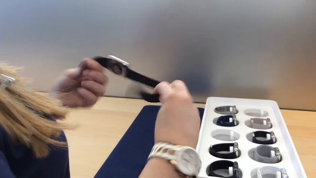 Apple Watch - Hands on - Apple Watch With Leather Loop Strap смотреть онлайн
