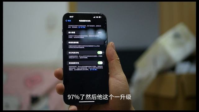 ios17.1.1正式版使用体验，表情包多了一些电池更加准确 смотреть онлайн