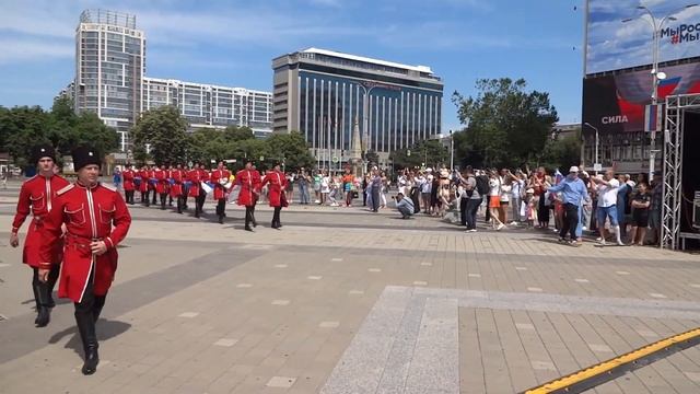 Самый большой флаг России из живых роз. смотреть онлайн