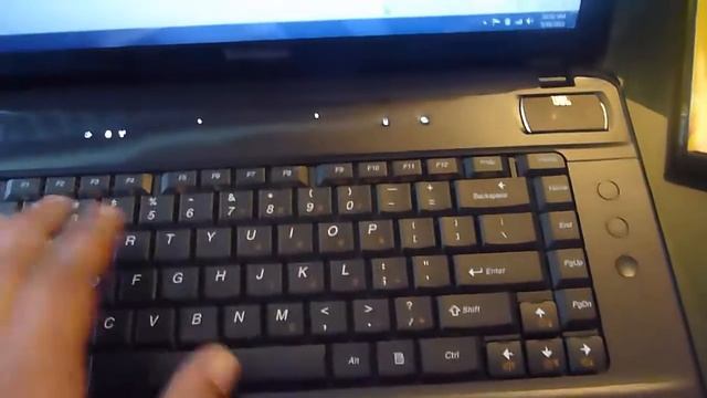 Lenovo Y560P (i7/HD6570) Laptop Overview смотреть онлайн
