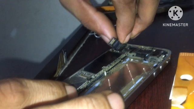 iPhone 4 motherboard battery connector repair смотреть онлайн