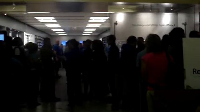 The opening of the apple store for the iPhone 4 (Cypress Texas) смотреть онлайн