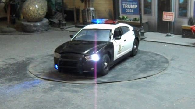 LAPD 1/24 scale Dodge Charger with lights. смотреть онлайн