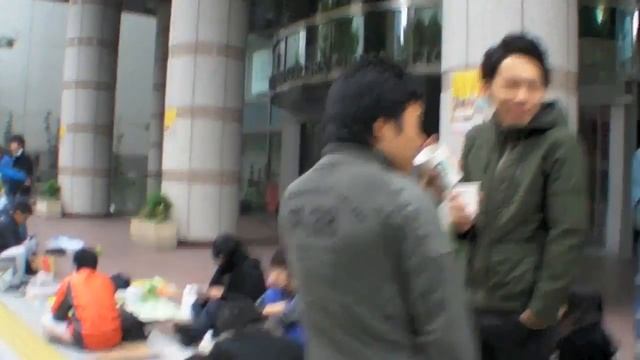 Apple Store, Nagoya Sakae：iPhone 4S 発売開始 смотреть онлайн