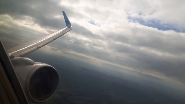 Powerful RB211 Roar | Thomson 757 takeoff from London Gatwick - 26L | G-CPEU смотреть онлайн