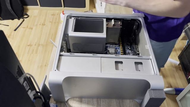 Mac Pro 2006 (1.1) CPU Swap | Part 1/3 смотреть онлайн